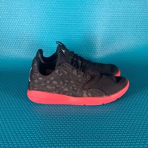 Jordan Eclipse BG Black/Red size 6 youth or 7.5 women